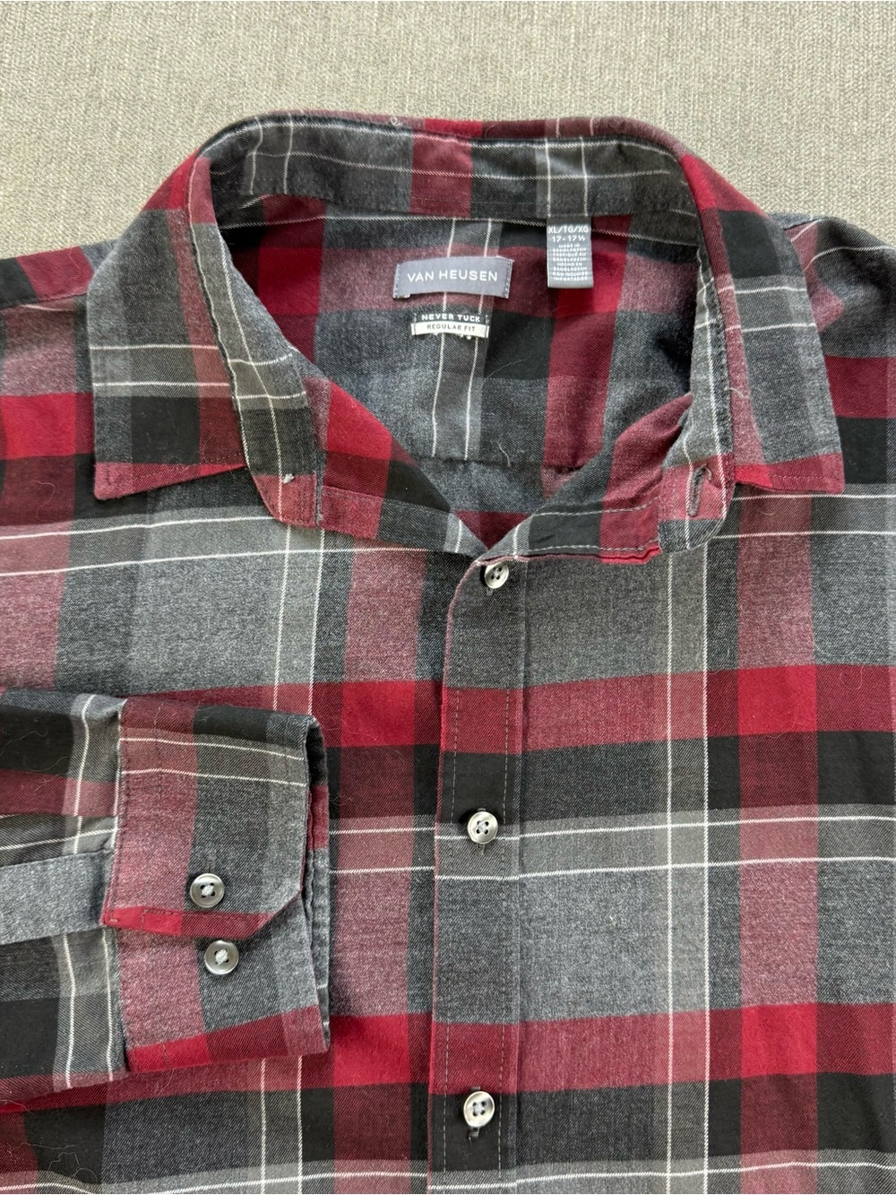 Van Heusen Men’s Red & Gray Plaid Button-Down Shirt XL 17-17.5 Tuckless Reg Fit